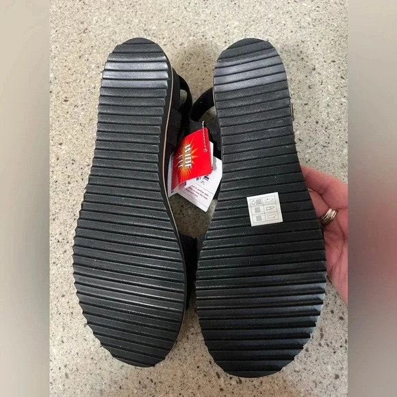 Bobs from Sketchers Women’s Black/Black Desert Kiss Sandal in Size 10W - Picture 8 of 9